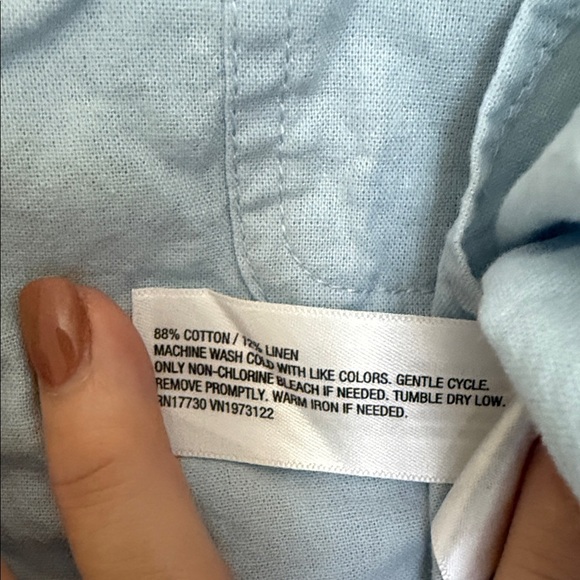 Universal thread boxy crop button up size XL - Picture 3 of 3